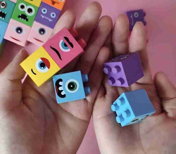 Borracha Monstrinhos Lego kit com 4